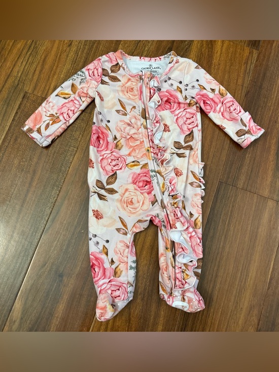 Caden Lane Other - Caden Lane pink rose ruffle footed pajamas